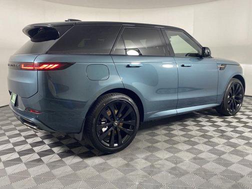 2025 Land Rover Range Rover Sport SE