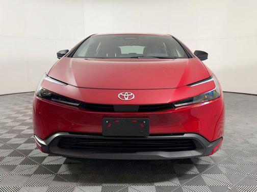 2025 Toyota Prius LE