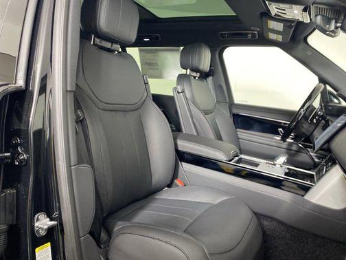 2025 Land Rover Range Rover P530 SE 7 Seat