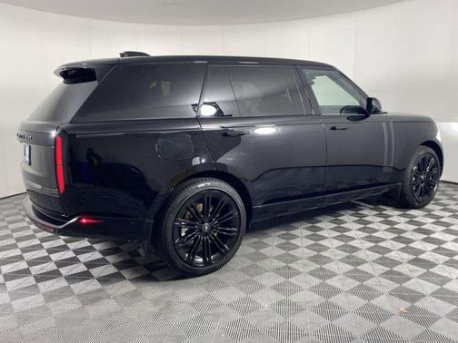 2025 Land Rover Range Rover P530 SE 7 Seat