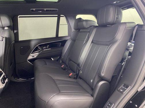 2025 Land Rover Range Rover P530 SE 7 Seat