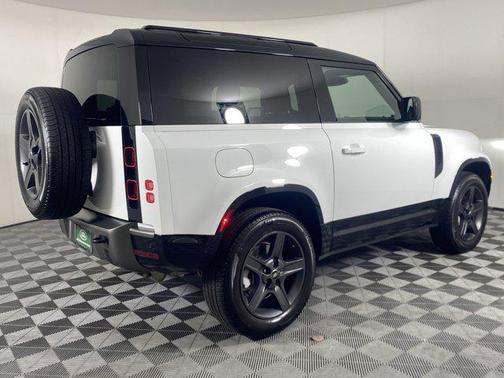 2024 Land Rover Defender 90 P400 X-Dynamic SE