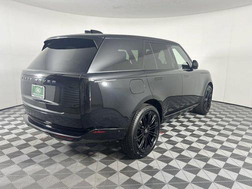 2025 Land Rover Range Rover P400 SE