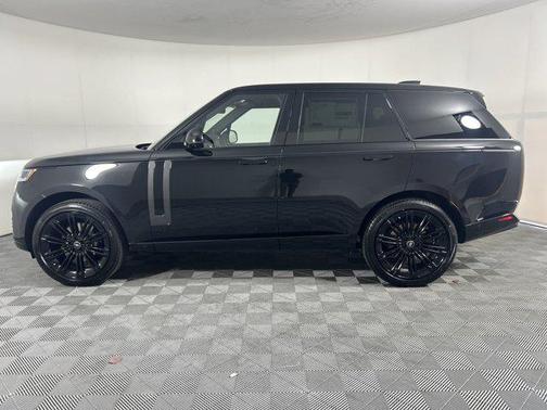 2025 Land Rover Range Rover P400 SE