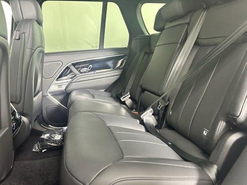 2025 Land Rover Range Rover P400 SE