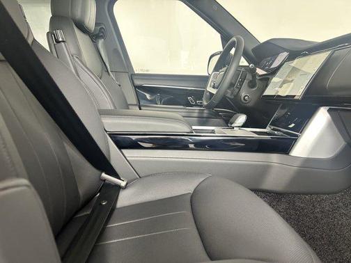2025 Land Rover Range Rover P400 SE