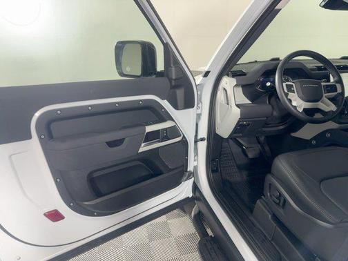 2023 Land Rover Defender 90 S