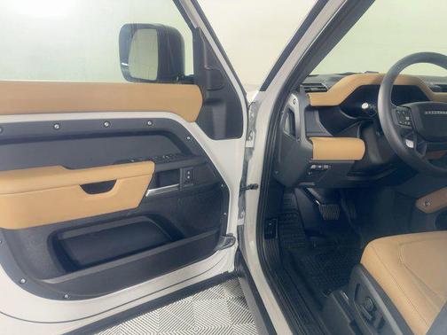 2026 Land Rover Defender P400 X-Dynamic SE