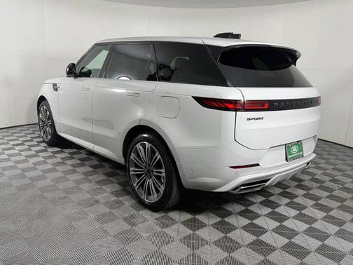 2026 Land Rover Range Rover Sport SE