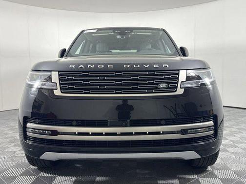 Santorini Black 2026 Land Rover Range Rover P400 SE 7 Seat