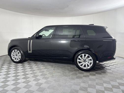 Santorini Black 2026 Land Rover Range Rover P400 SE 7 Seat