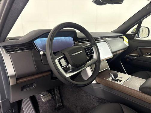 Santorini Black 2026 Land Rover Range Rover P400 SE 7 Seat