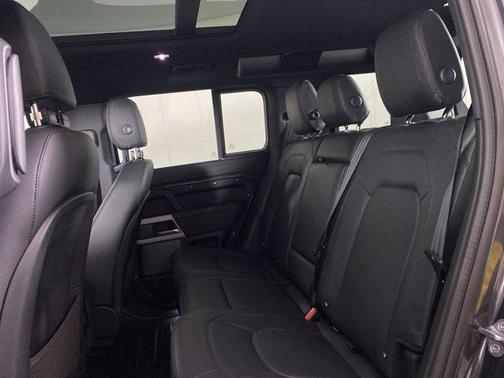 2024 Land Rover Defender 110 P400 S