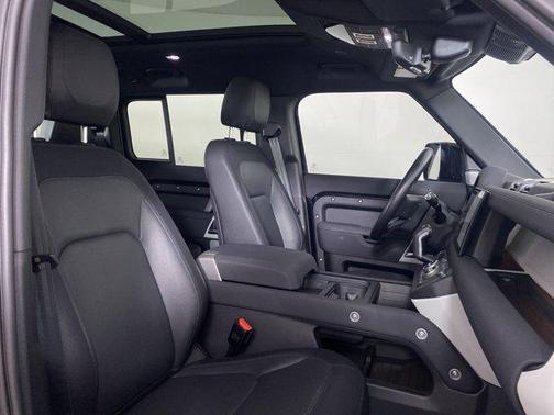 2023 Land Rover Defender 130 X-Dynamic SE