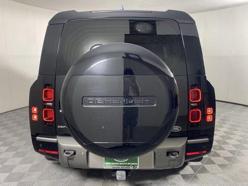 2023 Land Rover Defender 130 X-Dynamic SE