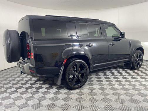 2023 Land Rover Defender 130 X-Dynamic SE