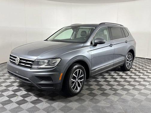 Platinum Gray Metallic 2018 Volkswagen Tiguan 2.0T SEL