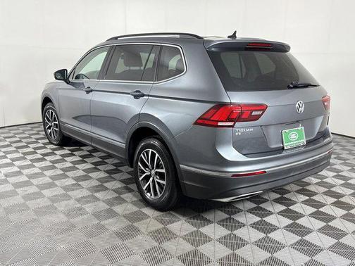 Platinum Gray Metallic 2018 Volkswagen Tiguan 2.0T SEL