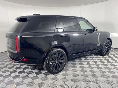 2025 Land Rover Range Rover P530 SE