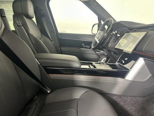 2025 Land Rover Range Rover P550e SE