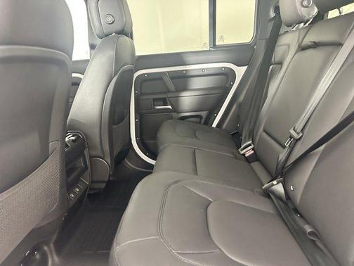 2025 Land Rover Defender 110 P400 S