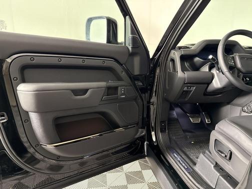 Narvik Black 2026 Land Rover Defender P635 OCTA