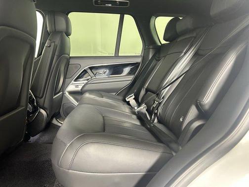 2025 Land Rover Range Rover P550e SE