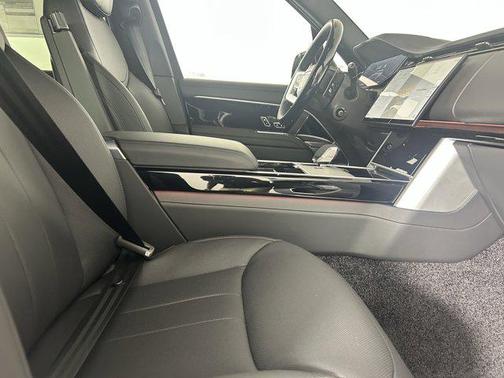 2025 Land Rover Range Rover P550e SE