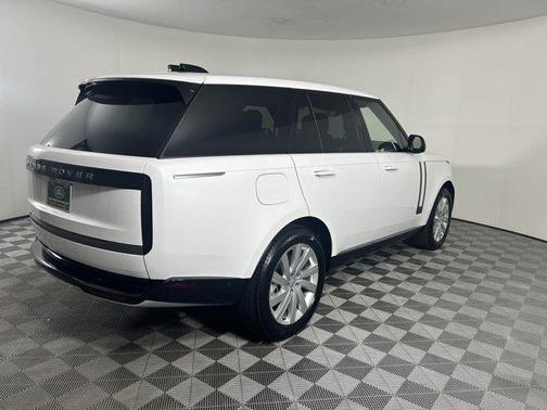 2025 Land Rover Range Rover P550e SE
