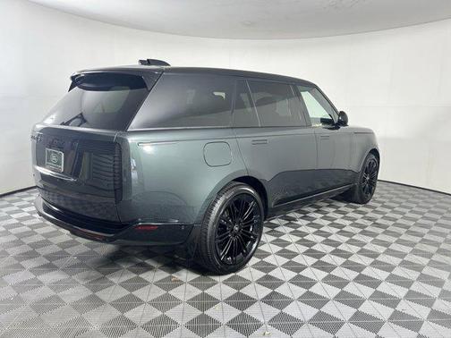 2025 Land Rover Range Rover P400 SE 7 Seat