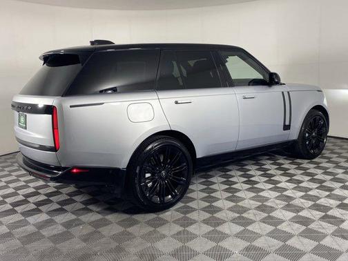 2025 Land Rover Range Rover P530 SE