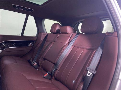 2025 Land Rover Range Rover P530 SE