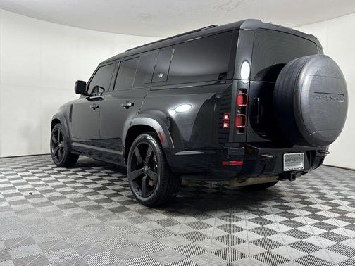 2023 Land Rover Defender 130 X-Dynamic SE