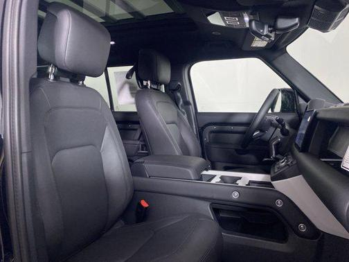 2025 Land Rover Defender 110 P400 S