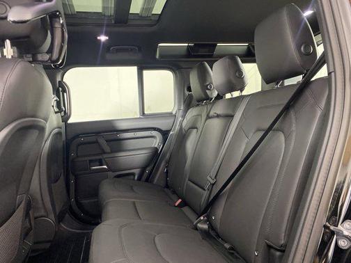 2025 Land Rover Defender 110 P400 S