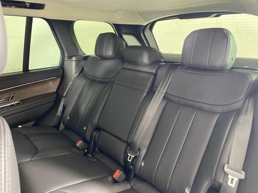 2025 Land Rover Range Rover P530 SE