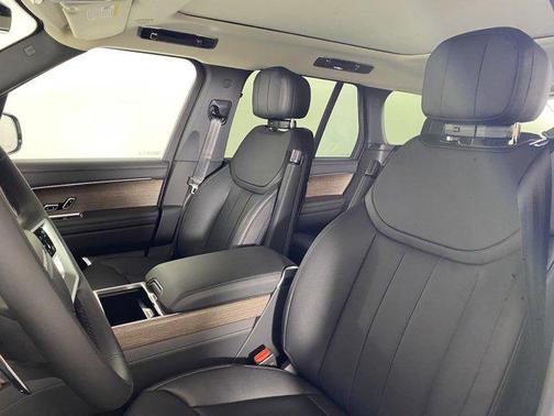 2025 Land Rover Range Rover P530 SE