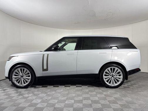 2026 Land Rover Range Rover P400 SE