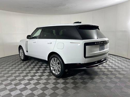 2025 Land Rover Range Rover P550e SE