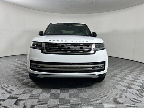 2025 Land Rover Range Rover P550e SE