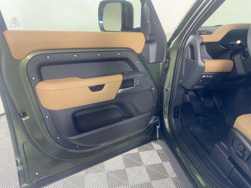 2026 Land Rover Defender P400 X-Dynamic SE