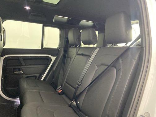 2025 Land Rover Defender 110 P400 S