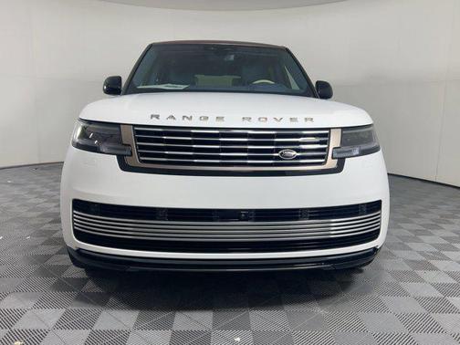 2025 Land Rover Range Rover P615 SV