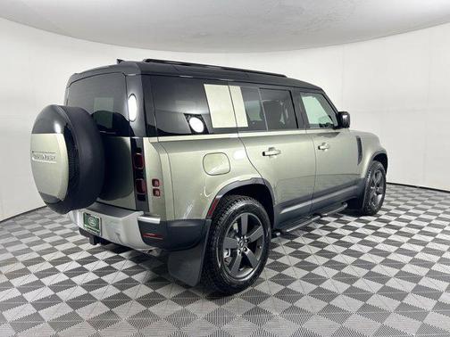 2025 Land Rover Defender 110 P400 S