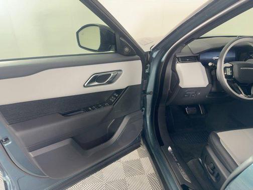 2026 Land Rover Range Rover Velar P400 Dynamic SE