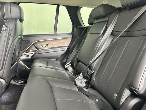 2025 Land Rover Range Rover P400 SE