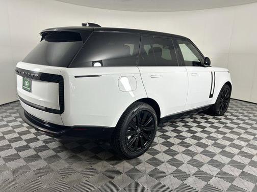 2025 Land Rover Range Rover P400 SE