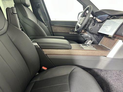 2025 Land Rover Range Rover P400 SE