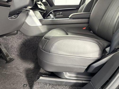 Obsidian Black SV Bespoke Ultra Metallic Satin 2026 Land Rover Range Rover P400 SE