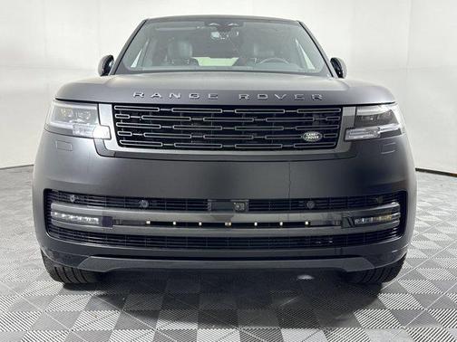 Obsidian Black SV Bespoke Ultra Metallic Satin 2026 Land Rover Range Rover P400 SE